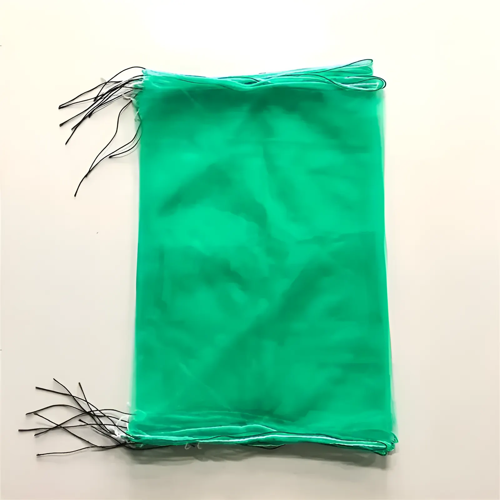 date-bag-1.webp Date Palm Fruit Protection Bag – Anti-Insect & UV Resistant – 90 x 70cm – Garden Care – 90x70cm - Image 1