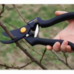 Bypass Pruner | Fiskars P90 Garden Pruning Shears - Image 3